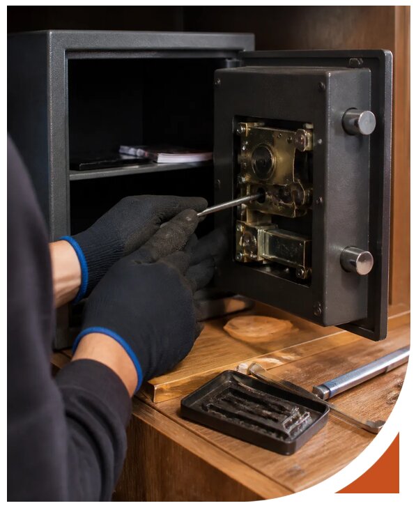 Профессиональное вскрытие мебельного сейфа в Стрежевом круглосуточно